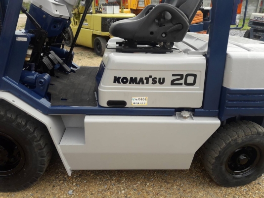 ขายรถยก KOMATSU FD20-11 เครื่องดีเซล 4FE1 เสาสูง 3 เมตร ยกได้ 2 ตัน เกียร์ธรรมดา รถนอกนำเข้า มีเอกสารการนำเข้า ติดต่อ 098-7962549