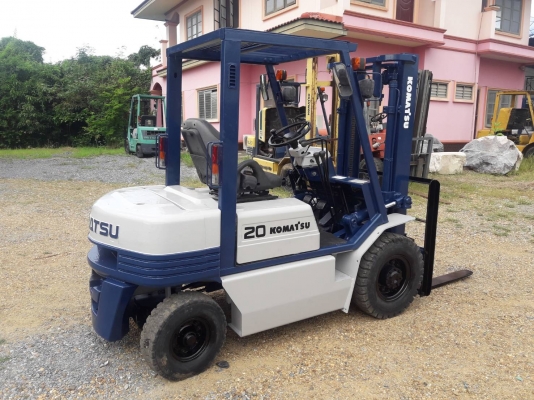 ขายรถยก KOMATSU FD20-11 เครื่องดีเซล 4FE1 เสาสูง 3 เมตร ยกได้ 2 ตัน เกียร์ธรรมดา รถนอกนำเข้า มีเอกสารการนำเข้า ติดต่อ 098-7962549