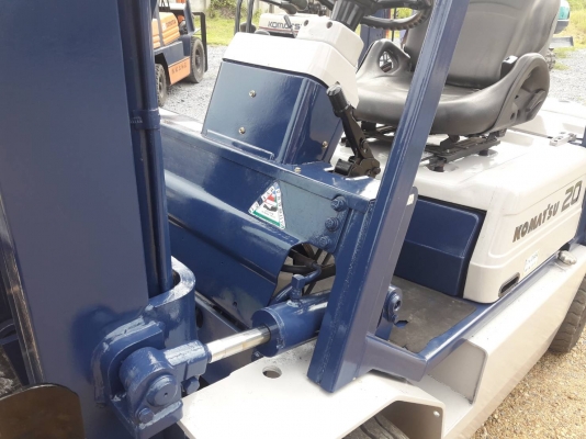 ขายรถยก KOMATSU FD20-11 เครื่องดีเซล 4FE1 เสาสูง 3 เมตร ยกได้ 2 ตัน เกียร์ธรรมดา รถนอกนำเข้า มีเอกสารการนำเข้า ติดต่อ 098-7962549