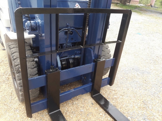 ขายรถยก KOMATSU FD20-11 เครื่องดีเซล 4FE1 เสาสูง 3 เมตร ยกได้ 2 ตัน เกียร์ธรรมดา รถนอกนำเข้า มีเอกสารการนำเข้า ติดต่อ 098-7962549