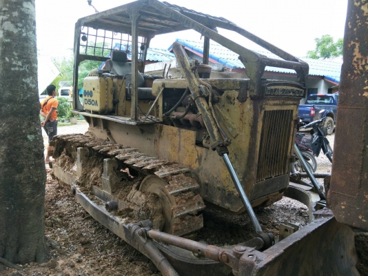 ขายรถแทรคเตอร์ KOMATSU D50A-15 ห้องเลี้ยวน้ำมัน ราคา 250000
