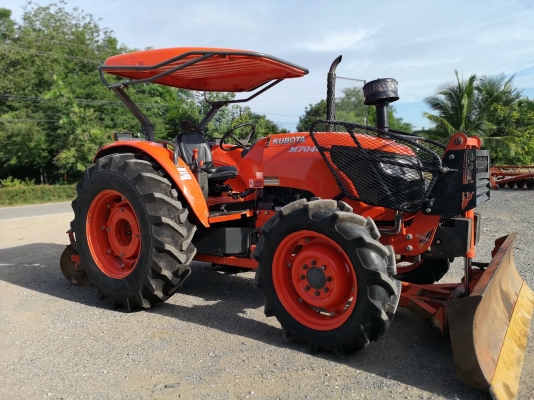 ❥สินค้าเข้าใหม่จ้าๆ????????รุ่นM7040 ชั่วโมงทำงาน1541ชม เครื่องดีเกียร์ดี ราคา570000บาท ปี57อุปกรณ์2ชิ้นใบดันหน้า+ผาน บริการจัดส่งฟรี ↠↠สนใจติดต่อสอบถาม↠0906910337 ⛽️พิกัดร้าน ส.เจริญแทรกเตอร์ อ. บางระกำ จ. พิษณุโลก