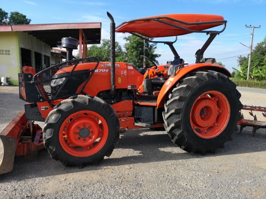 ❥สินค้าเข้าใหม่จ้าๆ????????รุ่นM7040 ชั่วโมงทำงาน1541ชม เครื่องดีเกียร์ดี ราคา570000บาท ปี57อุปกรณ์2ชิ้นใบดันหน้า+ผาน บริการจัดส่งฟรี ↠↠สนใจติดต่อสอบถาม↠0906910337 ⛽️พิกัดร้าน ส.เจริญแทรกเตอร์ อ. บางระกำ จ. พิษณุโลก