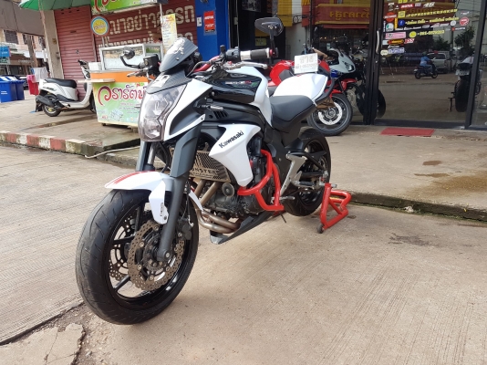 ขายแลกเทิร์น KAWASAKI ER6N ABS ปี 2013 สีสวย ของแต่งล้น ทะเบียนพร้อมโอน ราคา 139000 บาท ส่งได้ทั่วไทยคับ รายการของแต่ง - แฮนด์แต่ง - ท่อแต่งAKRAPOVIC - การ์ดหม้อน้ำแต่ง - มือเบรคมือครัชแต่ง - ชุดท้ายสั้นแต่ง - แคชบาร์ - กระจกปลายแฮนด์แต่ง -ครอบเบาะคนซ้อนเ