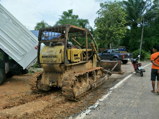 ขายรถแทรคเตอร์ KOMATSU D50A-15 ห้องเลี้ยวน้ำมัน ราคา 250000