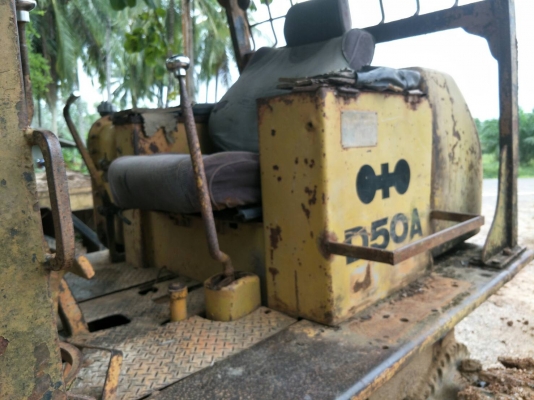 ขายรถแทรคเตอร์ KOMATSU D50A-15 ห้องเลี้ยวน้ำมัน ราคา 250000