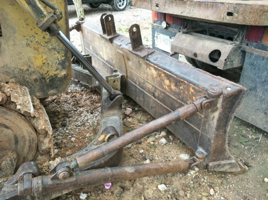 ขายรถแทรคเตอร์ KOMATSU D50A-15 ห้องเลี้ยวน้ำมัน ราคา 250000