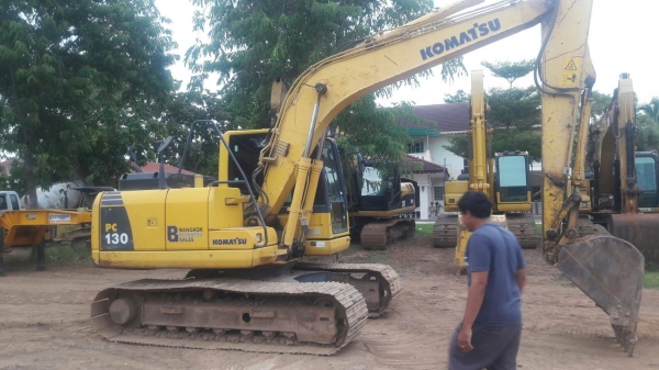 ขาย 1,490,000 KOMATSU pc 130-8 เล่มทะเบียน ทำงาน 8,000 ชม. ไฟฟ้าครบ เครื่องดี ปั้มแรง เอวแน่น ช่วงล่างสวย รถสวยพร้อมใช้เอกสารพร้อมโอน รถอยู่ นครสวรรค์ 090-772-3710 090-772-3708