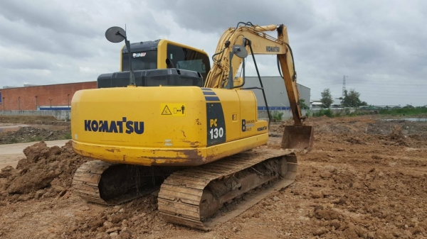 ขาย 1,490,000 KOMATSU pc 130-8 เล่มทะเบียน ทำงาน 8,000 ชม. ไฟฟ้าครบ เครื่องดี ปั้มแรง เอวแน่น ช่วงล่างสวย รถสวยพร้อมใช้เอกสารพร้อมโอน รถอยู่ นครสวรรค์ 064-191-1112