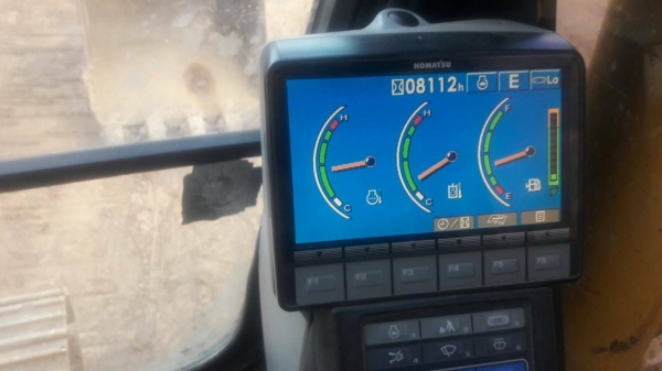 ขาย 1,490,000 KOMATSU pc 130-8 เล่มทะเบียน ทำงาน 8,000 ชม. ไฟฟ้าครบ เครื่องดี ปั้มแรง เอวแน่น ช่วงล่างสวย รถสวยพร้อมใช้เอกสารพร้อมโอน รถอยู่ นครสวรรค์ 064-191-1112