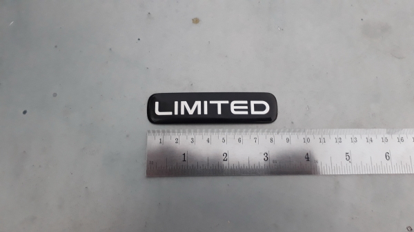เพลท LIMITED ติดท้ายรถ