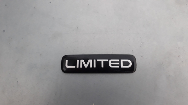 เพลท LIMITED ติดท้ายรถ