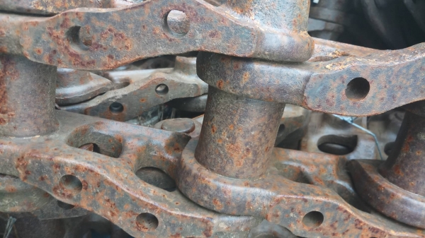 ขายโซ่ รถแทรกเตอร์ D-4-H บู้ชนํ้ามัน ตรา CAT สภาพตามรูป ขายไม่แพงครับ