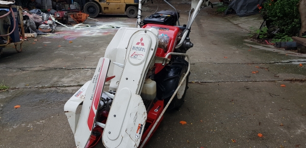 รถเกี่ยวข้าวมัดทิ้ง สอบถามได้ครับ id 0819170852 รถเกี่ยวข้าวมัดทิ้ง สอบถามได้ครับ id 0819170852