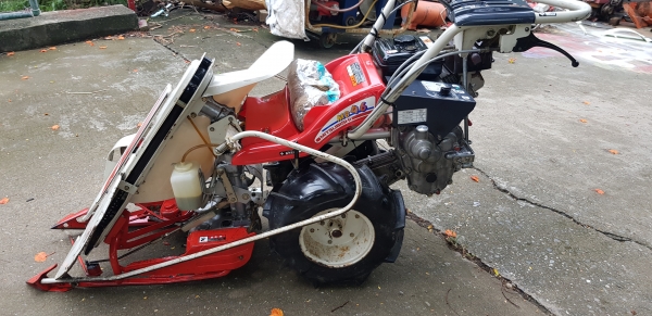 รถเกี่ยวข้าวมัดทิ้ง สอบถามได้ครับ id 0819170852 รถเกี่ยวข้าวมัดทิ้ง สอบถามได้ครับ id 0819170852