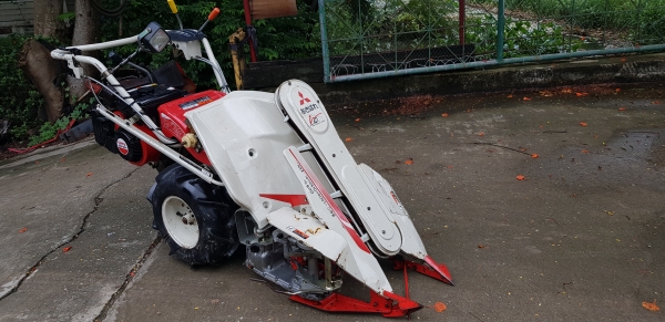 รถเกี่ยวข้าวมัดทิ้ง สอบถามได้ครับ id 0819170852 รถเกี่ยวข้าวมัดทิ้ง สอบถามได้ครับ id 0819170852