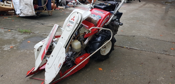 รถเกี่ยวข้าวมัดทิ้ง สอบถามได้ครับ id 0819170852 รถเกี่ยวข้าวมัดทิ้ง สอบถามได้ครับ id 0819170852