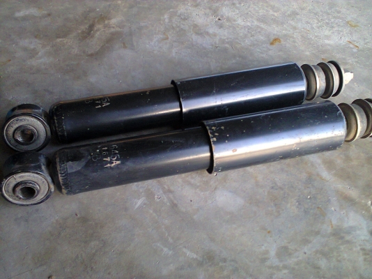 โช๊คอัพหน้าISUZU-TFRเดิมๆพร้อมใช้งาน