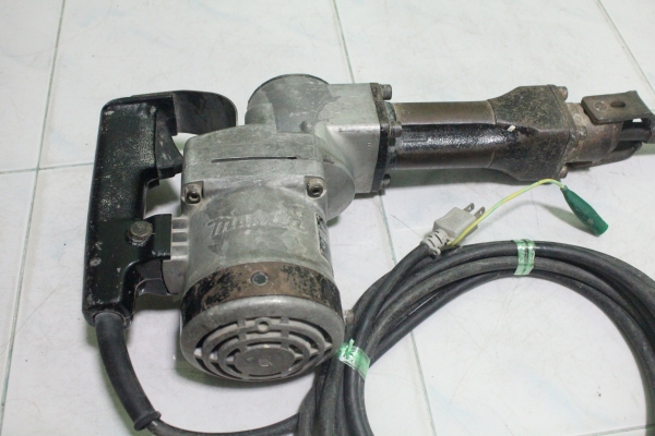 เครื่องสกัดคอนกรีตไฟฟ้ายี่ห้อ makita hm1201 สภาพดีพร้อมใช้งานครับ