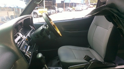 ขายรถตู้คอมมิวเตอร์ปี2001เกียร์ออโต้เครื่อง3000ขาย75000ไม่มีเล่ม