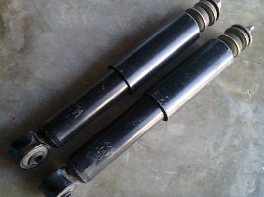 โช๊คอัพหน้าISUZU-TFRเดิมๆพร้อมใช้งาน