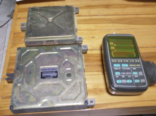 กล่อง+จอ KOMATSU PC200-8