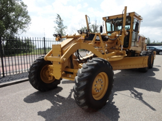Caterpillar motorgrader 140K  สนใจมีบริการนำเข้าและดำเนินการพิธีการศุลกากรและจัดส่งถึงบ้าน