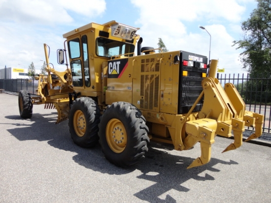 Caterpillar motorgrader 140K  สนใจมีบริการนำเข้าและดำเนินการพิธีการศุลกากรและจัดส่งถึงบ้าน