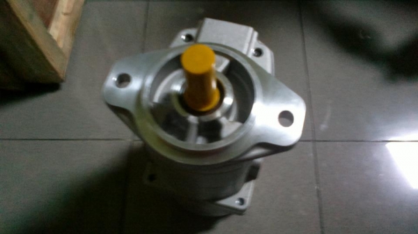 Spare part 705-11-33011 PUMP ASS'Y,(SAL(2)45) (Komatsu)