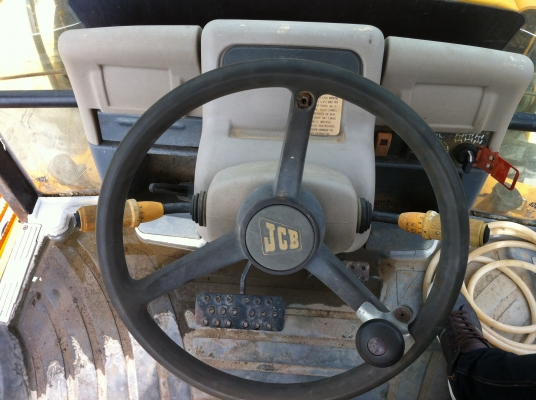 ขายถูกรถตักหน้าขุดหลัง  JCB 214S สภาพสวย พร้อมใช้งาน นำเข้าจาก USA รถมาใหม่ 2 เพลา ขับเคลื่อน 4 ล้อ บุ้งกี๋แบบอ้างับ