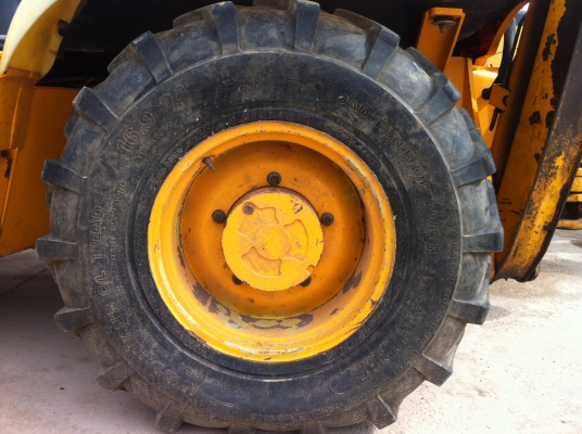 ขายถูกรถตักหน้าขุดหลัง  JCB 214S สภาพสวย พร้อมใช้งาน นำเข้าจาก USA รถมาใหม่ 2 เพลา ขับเคลื่อน 4 ล้อ บุ้งกี๋แบบอ้างับ