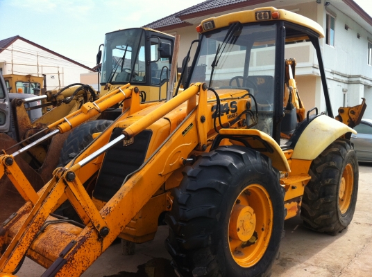 ขายถูกรถตักหน้าขุดหลัง  JCB 214S สภาพสวย พร้อมใช้งาน นำเข้าจาก USA รถมาใหม่ 2 เพลา ขับเคลื่อน 4 ล้อ บุ้งกี๋แบบอ้างับ