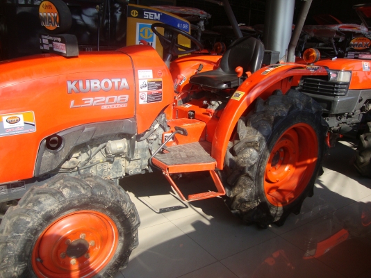 คูโบต้าทั่งทอง พิจิตร ขายรถแรกเตอร์KUBOTA รุ่น L3208DT คูโบต้าทั่งทอง พิจิตร ขายรถแรกเตอร์KUBOTA รุ่น L3208DT