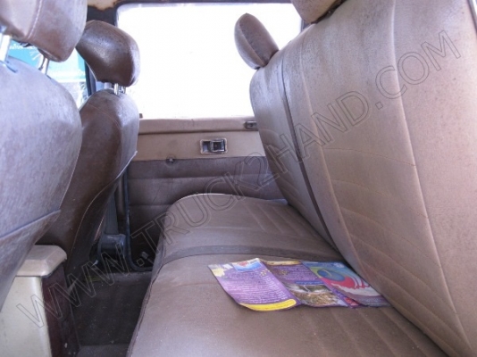 รถกระบะ ยี่ห้อ TOYOTA ขับเคลื่อน 4 ล้อ 2 เพลา