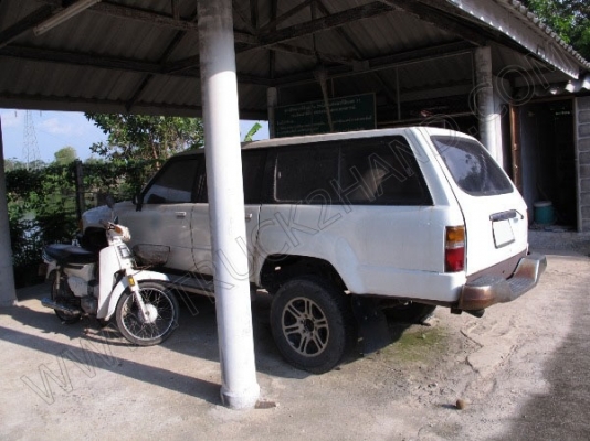 รถกระบะ ยี่ห้อ TOYOTA ขับเคลื่อน 4 ล้อ 2 เพลา