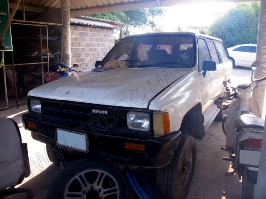 รถกระบะ ยี่ห้อ TOYOTA ขับเคลื่อน 4 ล้อ 2 เพลา