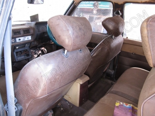 รถกระบะ ยี่ห้อ TOYOTA ขับเคลื่อน 4 ล้อ 2 เพลา