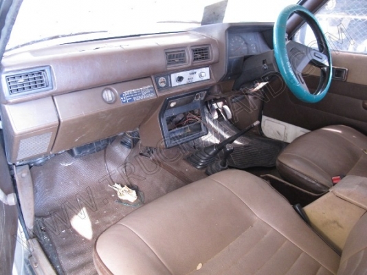 รถกระบะ ยี่ห้อ TOYOTA ขับเคลื่อน 4 ล้อ 2 เพลา