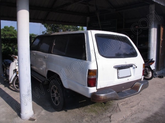 รถกระบะ ยี่ห้อ TOYOTA ขับเคลื่อน 4 ล้อ 2 เพลา