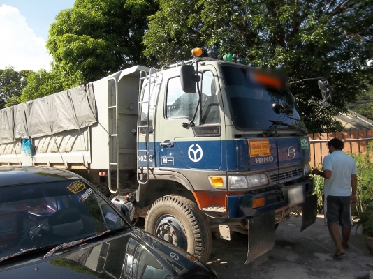 ขายด่วนรถบรรทุก10ล้อดั้มHINOไฮเทคสมอเงินสภาพพร้อมใช้