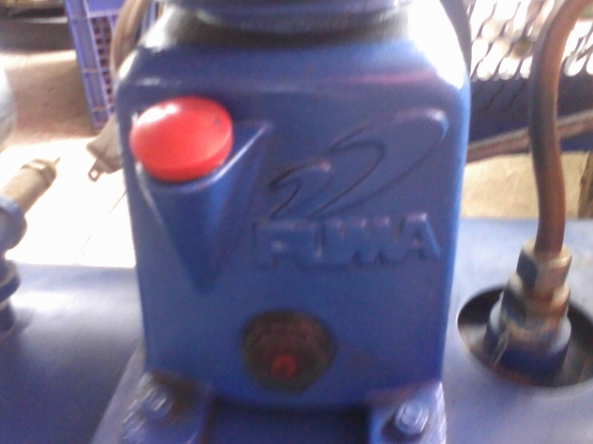 ปั้มลม พูมา เดิมๆ สภาพ 90 \%เป็นของพูมาครับหัวเดียวมอเตอร์ 1/4  แรง   สภาพ 90 เปอร์เซนต์ครับ  ใช้ไม่กี่ครั้งครับ