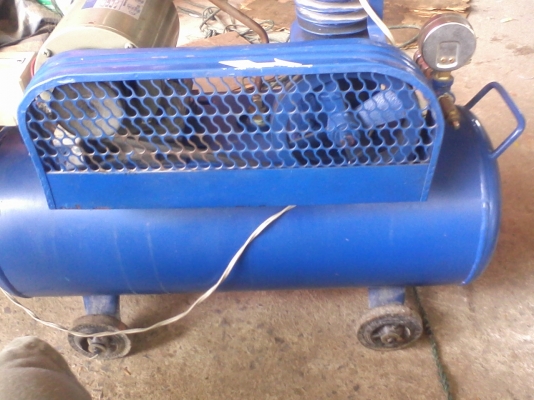 ปั้มลม พูมา เดิมๆ สภาพ 90 \%เป็นของพูมาครับหัวเดียวมอเตอร์ 1/4  แรง   สภาพ 90 เปอร์เซนต์ครับ  ใช้ไม่กี่ครั้งครับ