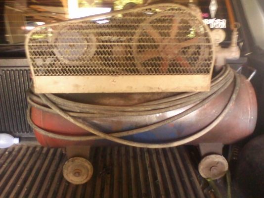 ปั้มลมพูมา 90  ลิตร 2 หัว มอเตอร์1/2  แรง