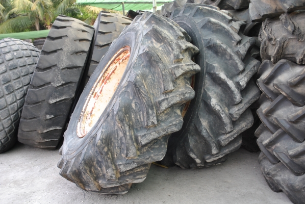 กะทะล้อแทรคเตอร์(รถไถ) ยางใหม่ ราคาถูก คูโบต้า ฟอร์ด จอนเดียร์ กะทะล้อแทรคเตอร์(รถไถ) ยางใหม่ ราคาถูก คูโบต้า ฟอร์ด จอนเดียร์