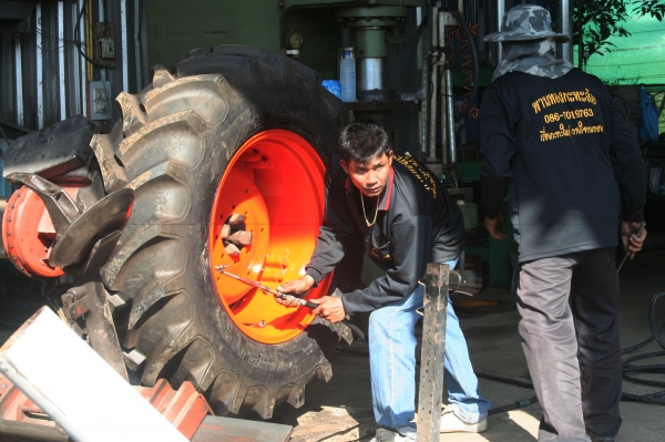 กะทะล้อแทรคเตอร์(รถไถ) ยางใหม่ ราคาถูก คูโบต้า ฟอร์ด จอนเดียร์ กะทะล้อแทรคเตอร์(รถไถ) ยางใหม่ ราคาถูก คูโบต้า ฟอร์ด จอนเดียร์