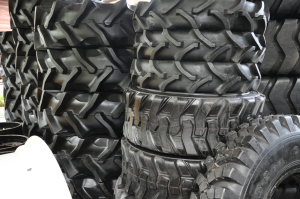 กะทะล้อแทรคเตอร์(รถไถ) ยางใหม่ ราคาถูก คูโบต้า ฟอร์ด จอนเดียร์ กะทะล้อแทรคเตอร์(รถไถ) ยางใหม่ ราคาถูก คูโบต้า ฟอร์ด จอนเดียร์