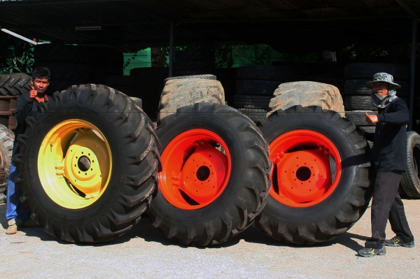 กะทะล้อแทรคเตอร์(รถไถ) ยางใหม่ ราคาถูก คูโบต้า ฟอร์ด จอนเดียร์ กะทะล้อแทรคเตอร์(รถไถ) ยางใหม่ ราคาถูก คูโบต้า ฟอร์ด จอนเดียร์