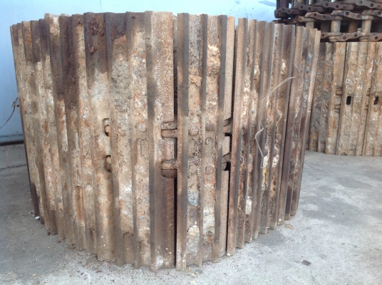 ขายโซ่พร้อมแผ่นแทรค 1คู่ สภาพสวย95\% รุ่นน้อต18มิล ขายโซ่พร้อมแผ่นแทรค 1คู่ สภาพสวย95\% รุ่นน้อต18มิล