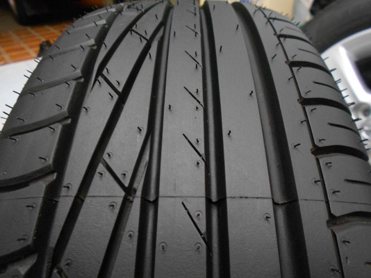 ขายล้อแม็ก toyota altis ขอบ 15 พร้อมยางป้ายแดงปี 13/เทิร์นได้-ใส่ฟรีค่ะ