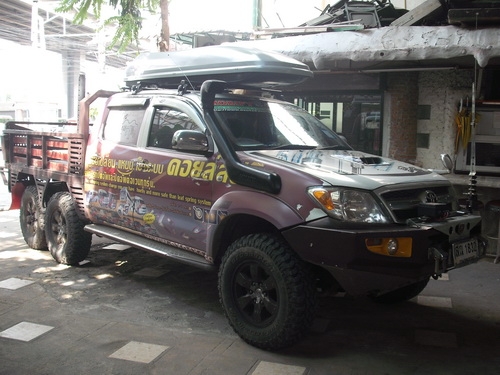 ขายด่วน TOYOTA VIGO 6ล้อ สุดยอดนวัตกรรม จาก บริษัท EXO4x4 คันนี้